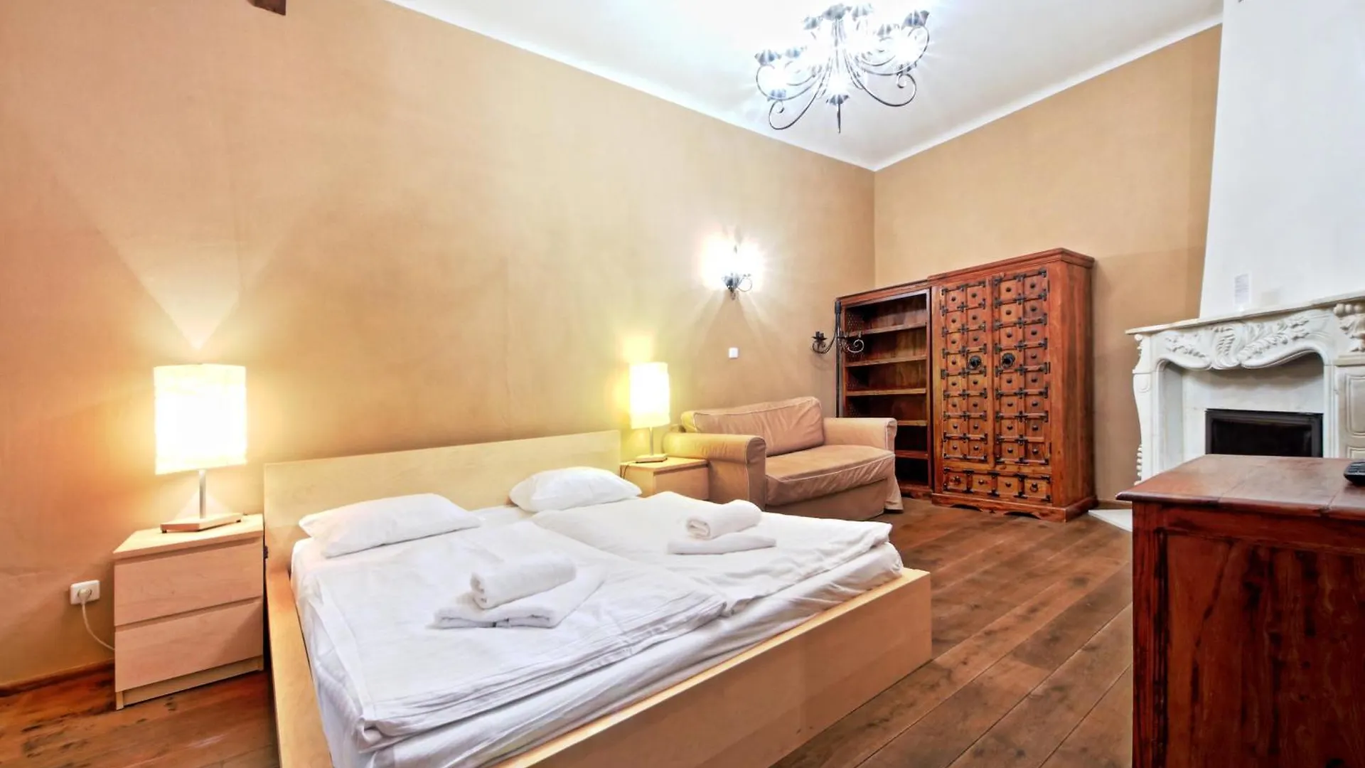 Rose Antique Apartment Prag